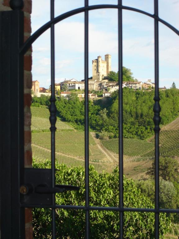Agriturismo I Grappoli セッラルンガ・ダルバ エクステリア 写真