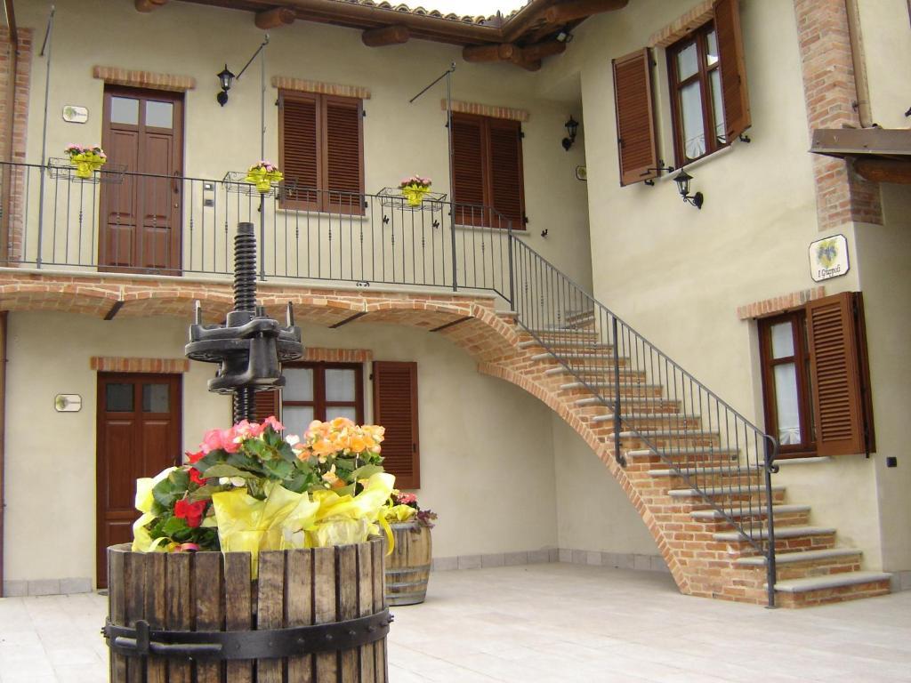 Agriturismo I Grappoli セッラルンガ・ダルバ エクステリア 写真