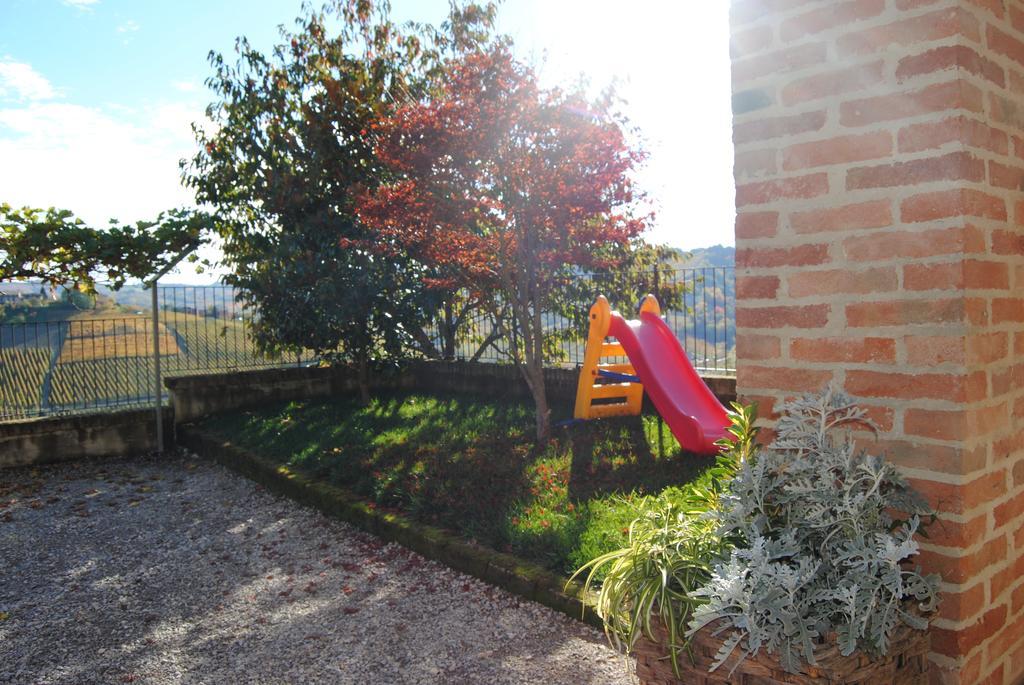 Agriturismo I Grappoli セッラルンガ・ダルバ エクステリア 写真