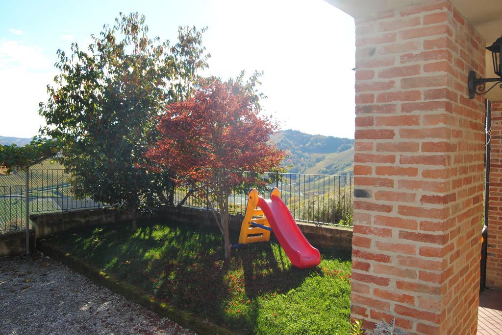 Agriturismo I Grappoli セッラルンガ・ダルバ エクステリア 写真
