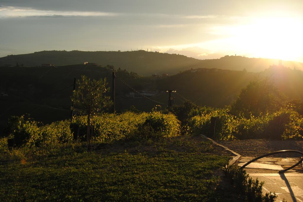 Agriturismo I Grappoli セッラルンガ・ダルバ エクステリア 写真
