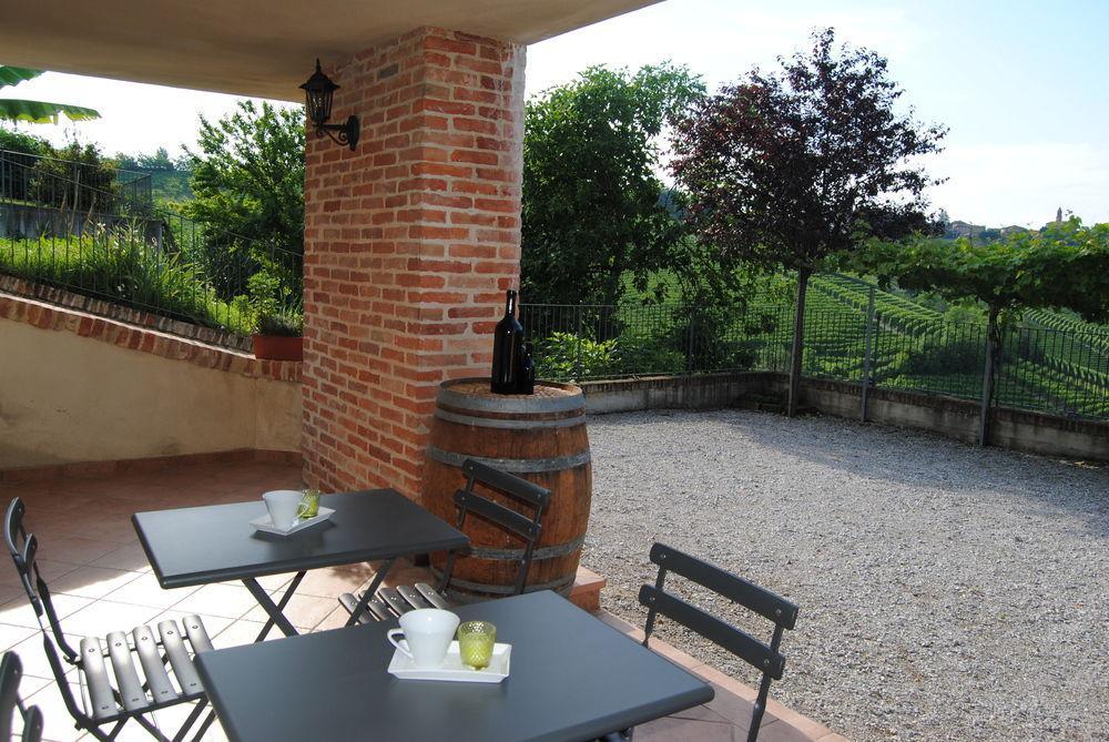 Agriturismo I Grappoli セッラルンガ・ダルバ エクステリア 写真