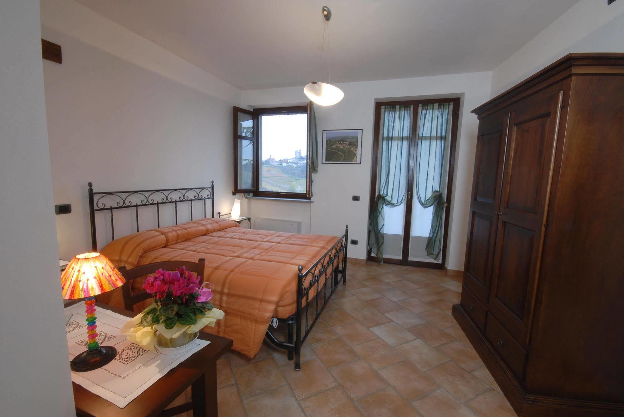 Agriturismo I Grappoli セッラルンガ・ダルバ エクステリア 写真