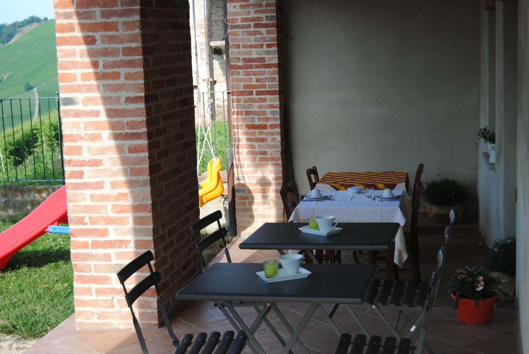 Agriturismo I Grappoli セッラルンガ・ダルバ エクステリア 写真