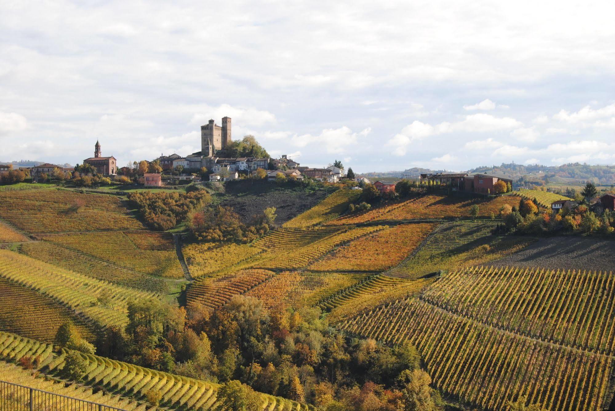 Agriturismo I Grappoli セッラルンガ・ダルバ エクステリア 写真